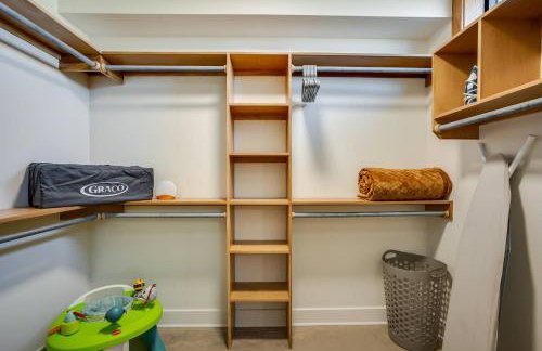 Modern Cabin Near Cheney Lake W Pool and Hot Tub - Foto 39