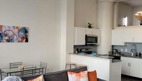 #3 Downtown Free Parking- Walk to Gainbridge, Lucas Oil, Conv Cntr - Foto 2