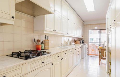 Central Cascais Apartment with private parking - Foto 8