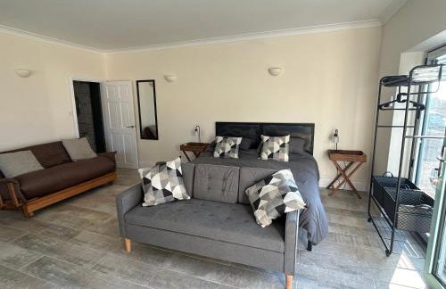 Sharpley Hall Garden Studio not far from Seaham Beach offering Quiet Private Stay with Secure Parking - Foto 6