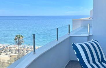 Magnífico Ático 4 hab frente a la playa con piscinas parking incluido por keywise - Foto 1