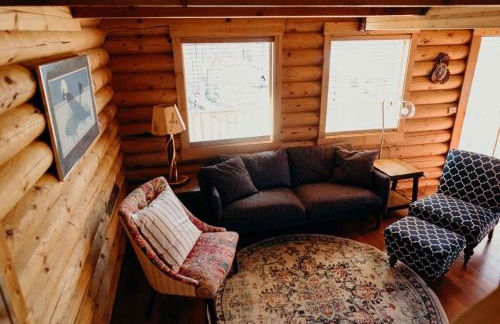 Beautiful Alaskan Log Cabin on Wooded Lot - Foto 10