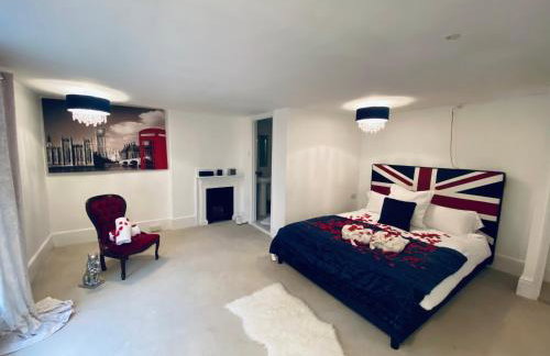 Farmhouse Retreat with Hot Tub, Pool, Horses, Games Room, Free Car Park, Only 45 min from Oxford Circus - Foto 38