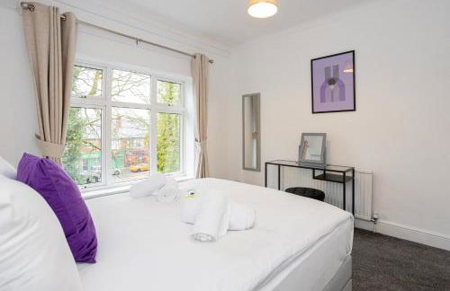 Pillo Rooms - Spacious 4 Bedroom Detached House close to Heaton Park - Foto 17
