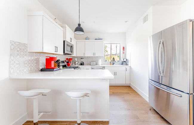 East Downtown 3BR Condo w Fast Wifi and Sleeps 8 - Foto 9