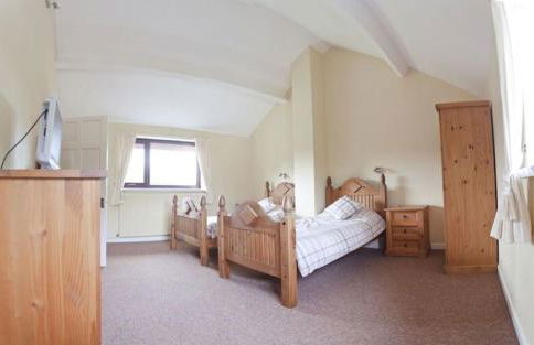 3 Bed Cottage-Sleeps 6-Garden-Hot Tub-Games Room - Photo 14