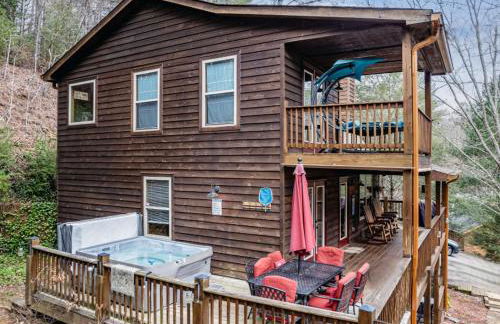Amazing Creek View Cabin w/ Hot Tub, Firepit & Pool Table - Foto 19