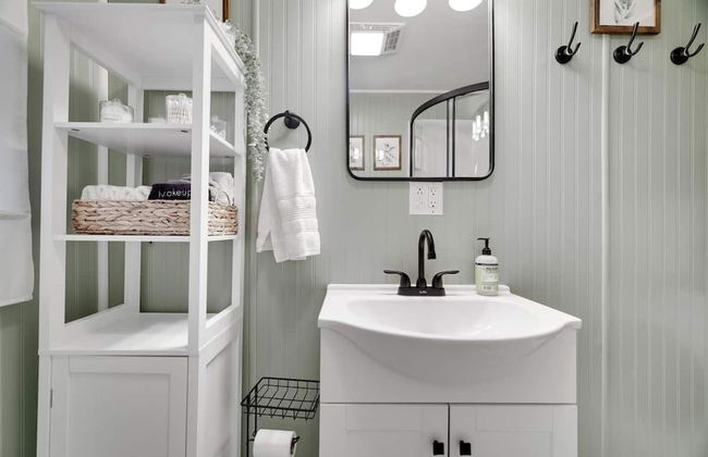 Little Gray Cabin 2 Bedroom Home by RedAwning - Foto 24