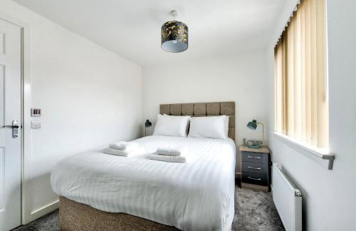 2-Bedroom Holiday Home With Private Garden & Parking - Foto 13