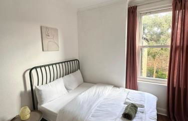 Charming, Renovated Residence in Willesden Green - Foto 24