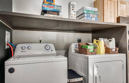 NEW! Shenandoah family & dog friendly cabin - 5 min walk river with private river access, BBQ, playground, fire pit - Foto 42