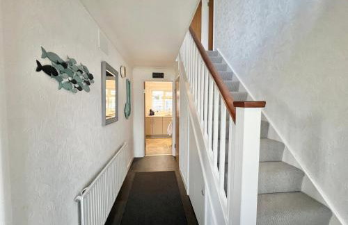 4 Bed Retreat with Balcony & Estuary views - Photo 7