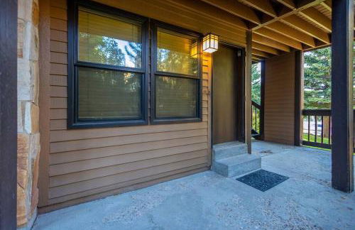 Luxuriously Contemporary Condo - Photo 63