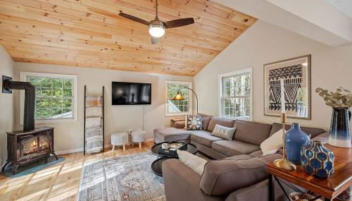 Cozy Mountain Retreat Fireplace Deck Near Lakes - Foto 2