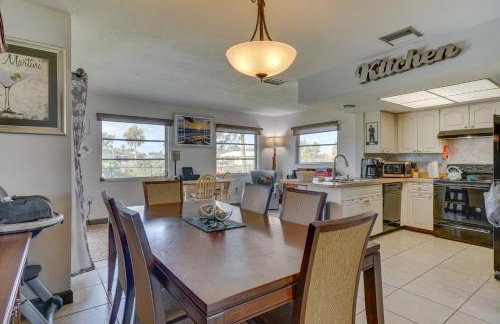 Canal-Front Retreat w/ Heated Pool & Hot Tub! - Foto 8