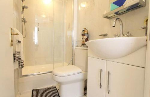 Bright & Spacious House Near Central London - Foto 12