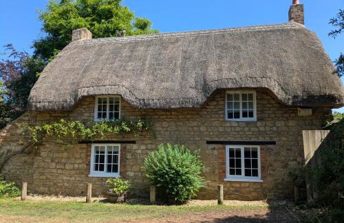 Period Thatched Cottage Towcester - Photo 66