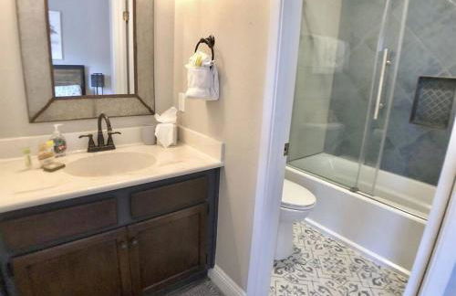 Rustic Modern Condo - Close to Village - Sleeps 10 - Foto 15