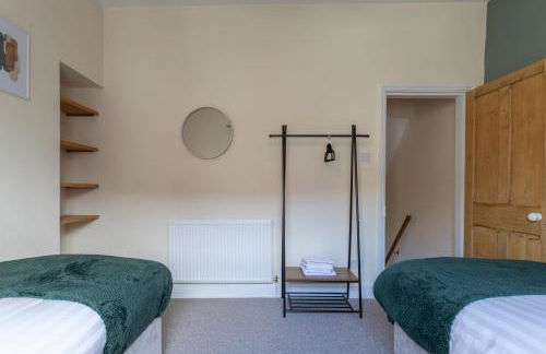 Milton Stays - Cosy 2 Bed House, 2 Floors, 15 min Walk to City Center, for up to 6 - Period Features, Cottage Style, Fireplace, Superfast Wi-Fi, Private Garden, Free On Street Parking - Foto 6