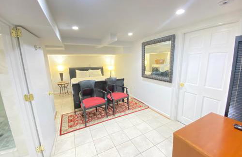 COMFY Basement Home 2 Bdrm1Den 3Queen Beds - Foto 18