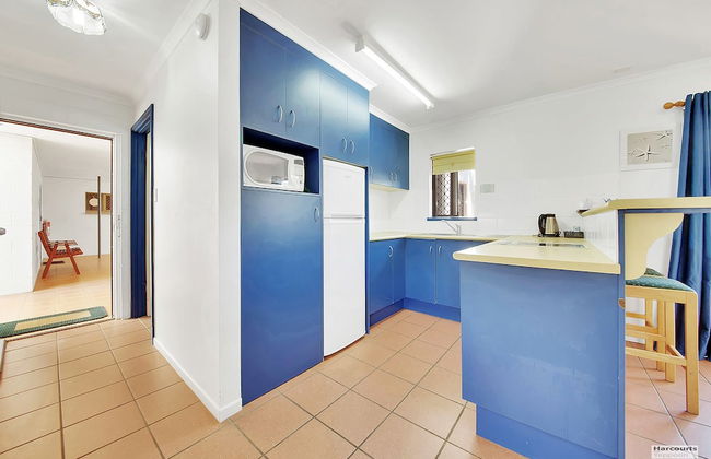 Driftwood On The Beach - Photo 13