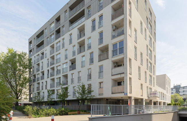 Bright Warsaw Apartment by Renters - Photo 37