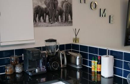 Milton Keynes Luxury Short Stay House with WIFI and Free Parking - Photo 35