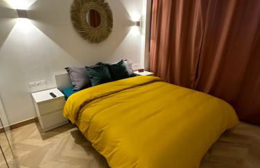 PARIS PANTIN Magnifique Appartement 4 pièces de 108m2 avec 2 PARKING intérieur - très cosy pour 1 à 12 personnes - Entièrement refait à neuf ENTIRE APARTMENT LUXURIOUS AND WARM - PANTIN PARIS 19 ème FREE WIFI GRATUIT - Foto 8
