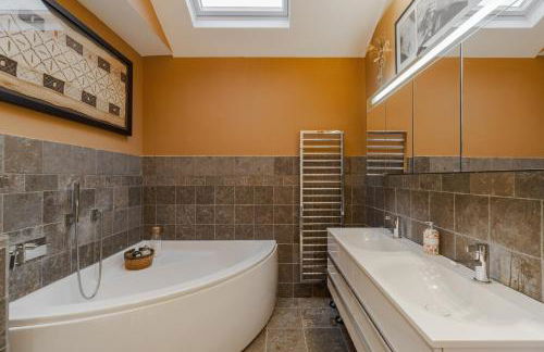 Stunning 6-bedroom countryside home - Photo 27