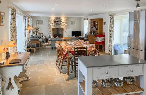 The Old Barn - Photo 1