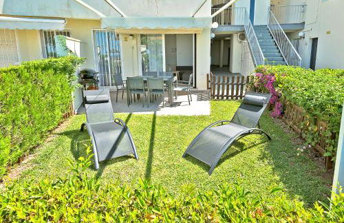 On Beach Deluxe Apartment with Pools and own Garden - Foto 34