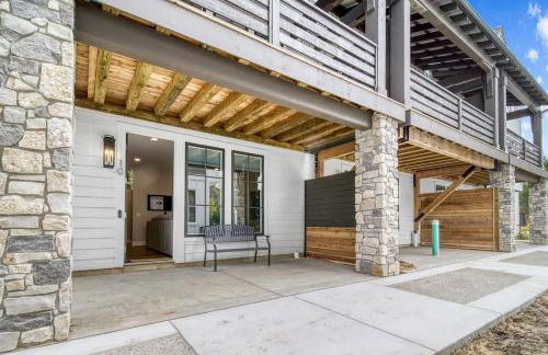 Luxe by the Lake - Pool Access - Photo 7