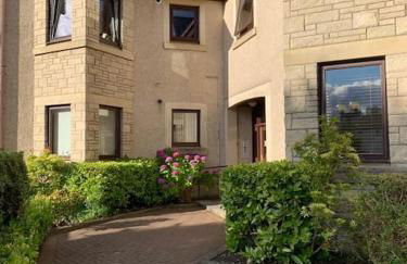 Teith court apartment with private parking. - Foto 1