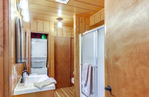 Hot Tub and Barrel Sauna! Lakefront Innsbrook Chalet - Foto 16