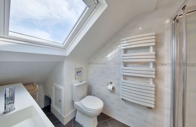 House - Sleeps 8 - Garden - Children's Play Area - Foto 20