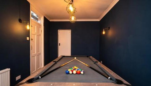 Large Contractor Dig with Pool Table - Foto 2