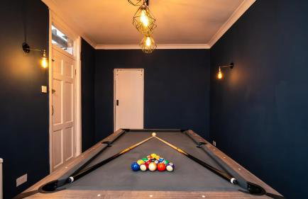 Large Contractor Dig with Pool Table - Foto 2