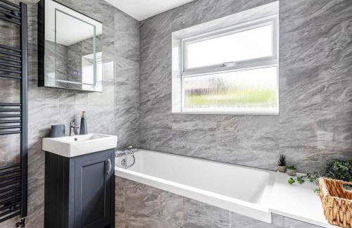 Waterside Cottage - Hot Tub, Mooring, Arcade, Bar - Foto 24