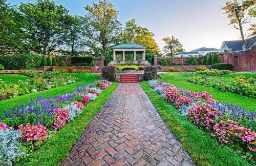 Downtown Beverly|KING BED|Minutes to Salem+Train - Photo 19