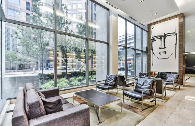 Stylish Suite in Downtown Toronto - Photo 3