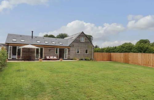 Beautiful Barn Stunning Views Parking & Garden - Photo 23