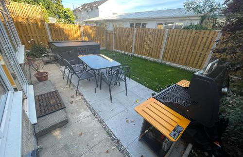 Spacious Cottage with Private Hot Tub - Foto 45