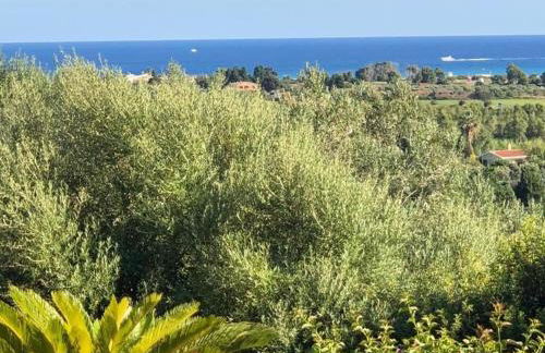 Private Pool villa with panoramic views split over 2 levels / Aircon / New Pool. - Foto 7