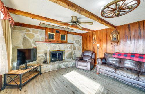 Authentic Log Cabin in Pineville ~ 2 Mi to River! - Foto 6