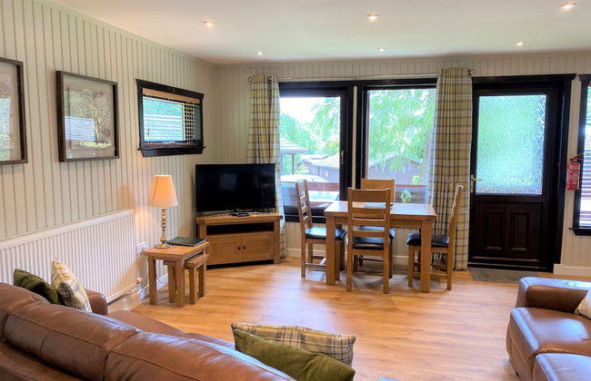 Birch 18 With Hot Tub, Newton Stewart - Photo 13