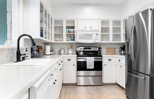 Creekside Haven with Pool and Firepit - Foto 9