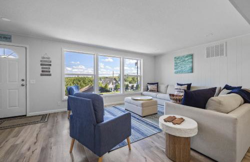 Beautiful Torch Lake House with Beach Access home - Foto 54