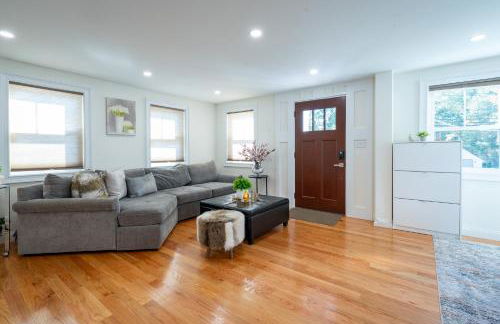 Elegant 4BR Home Yard 4 Parking in Dedham - Foto 2