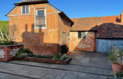 Annex at Southfields in idyllic Hampshire village - Photo 1