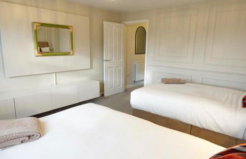 4 bedroom, Sleeps 12, Free Parking - Foto 17